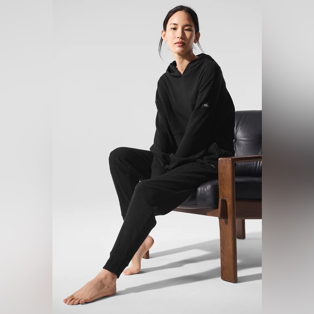 ALO Muse Ribbed Jogger Set Knit Boxy Top Black Athleisure Lounge